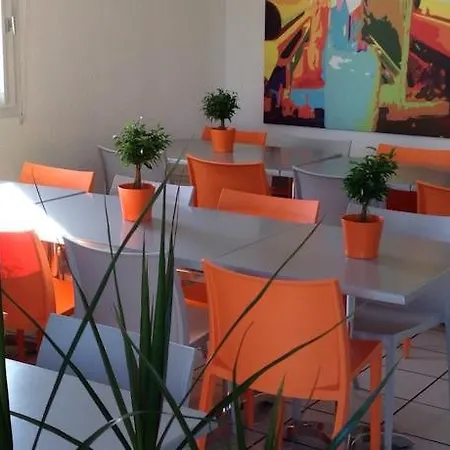 B Caen Hotel *