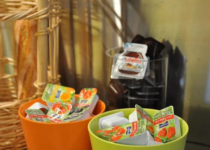 Отель B Caen Мондвиль